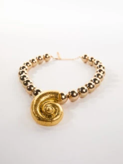 Oexis Conch Necklace In Gold