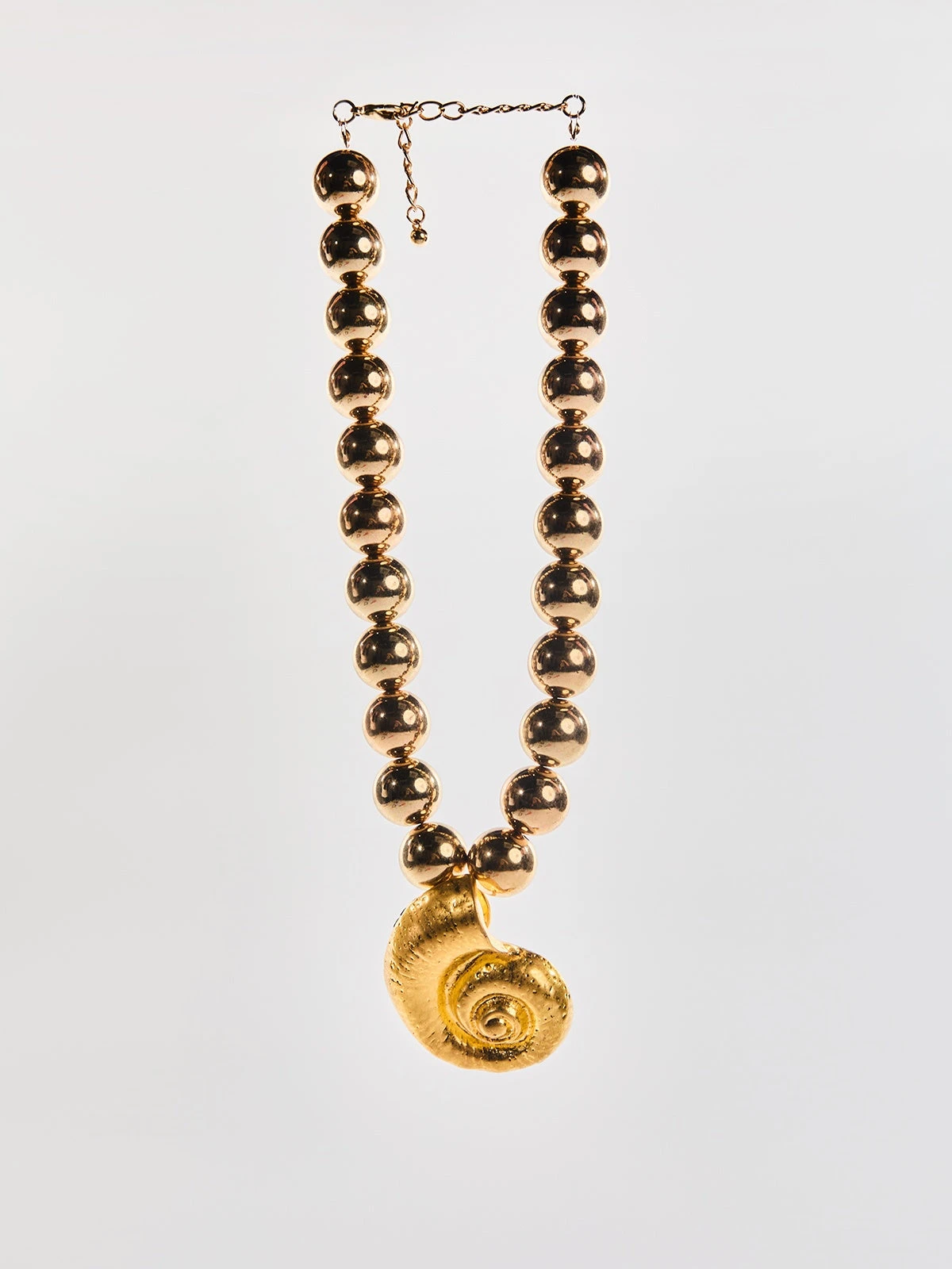 Oexis Conch Necklace In Gold - Image 3
