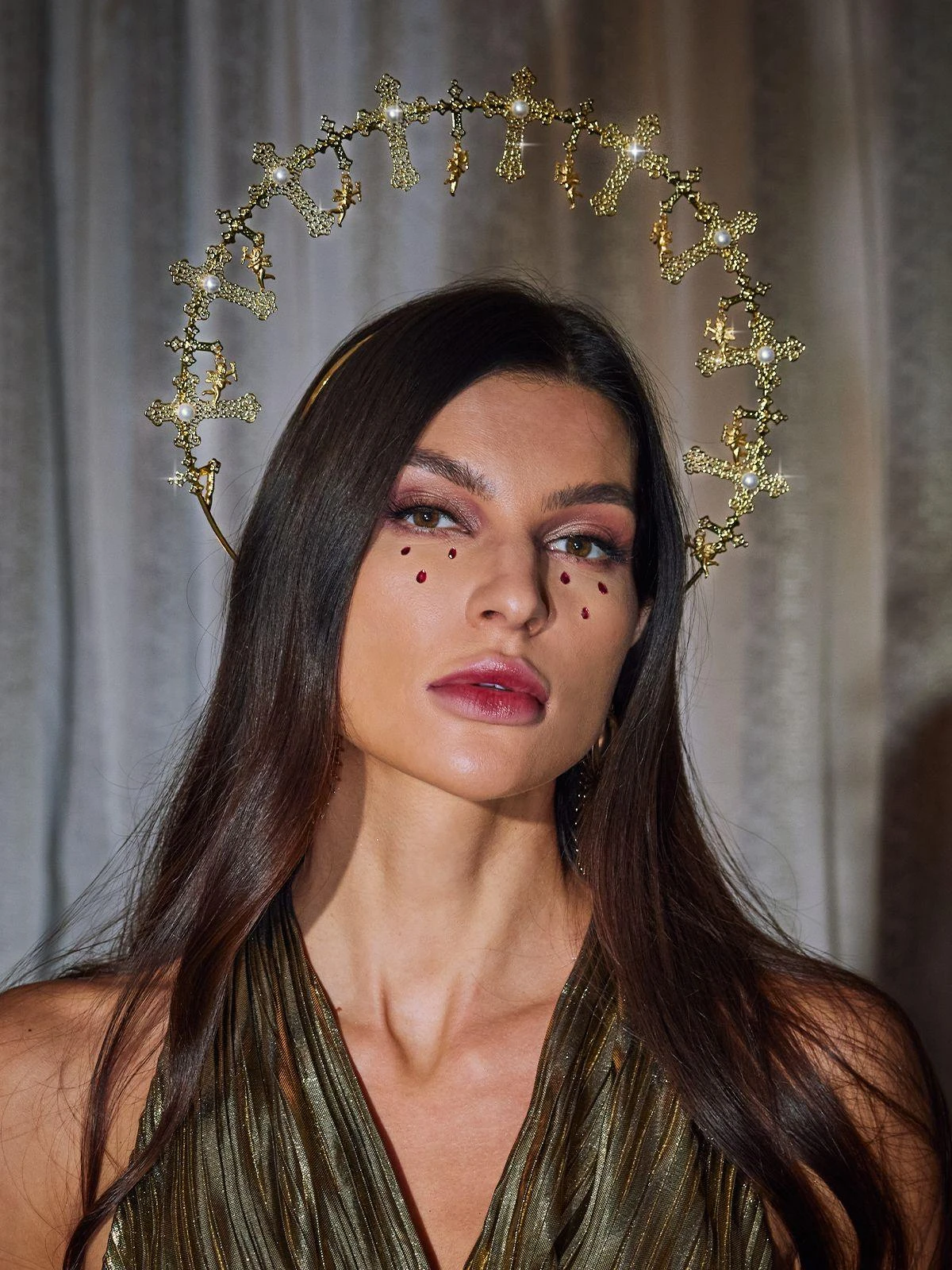 Tulia Cross Pearl Crown - Image 3