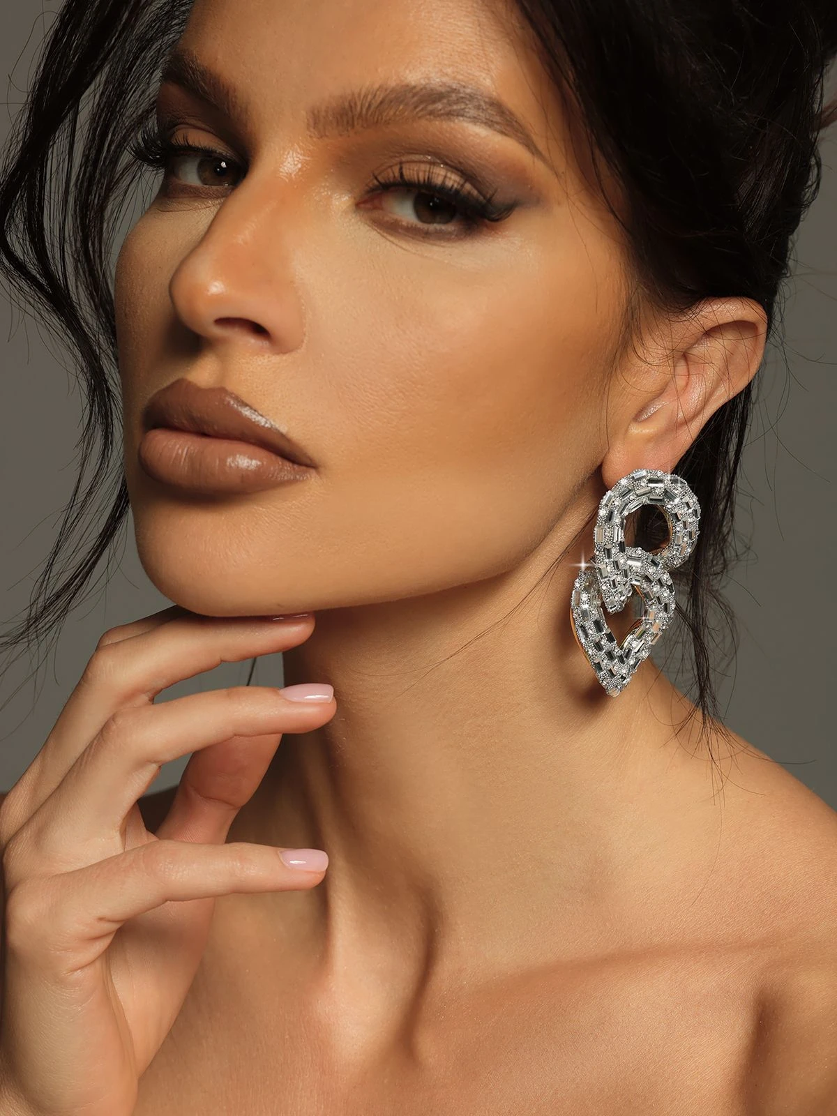 Tyora Circle Crystal Earrings - Image 3