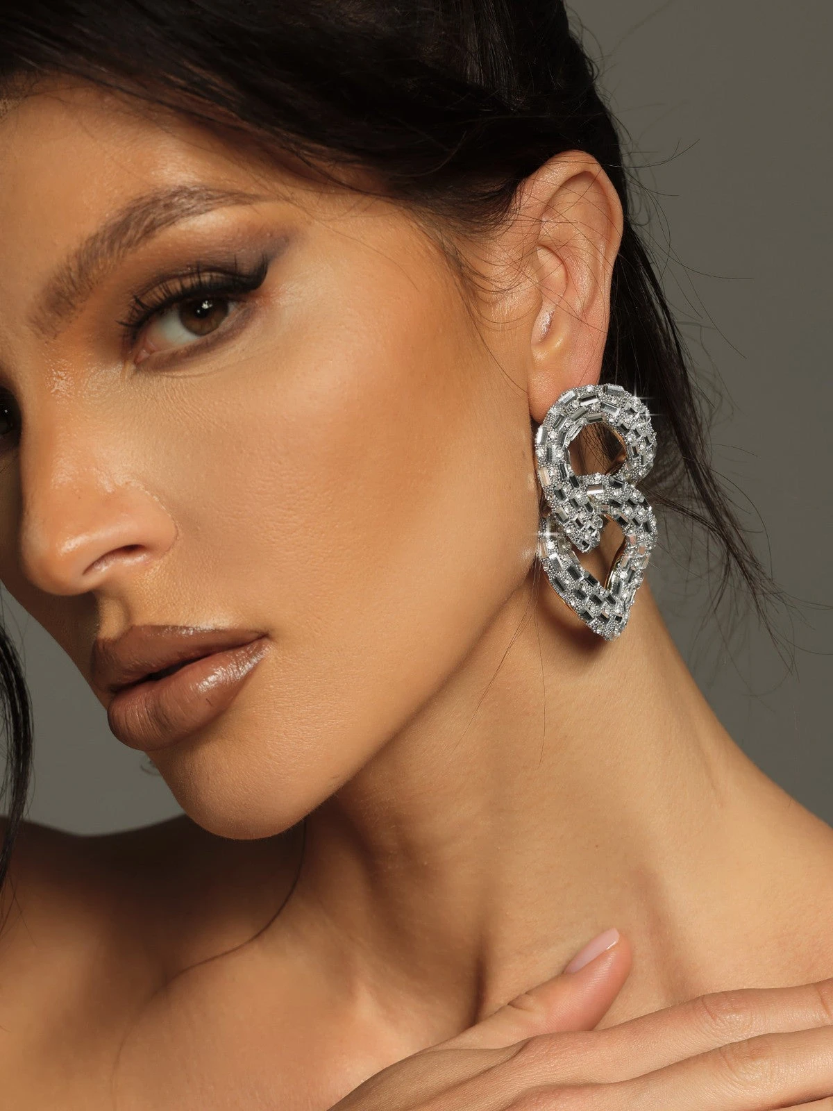 Tyora Circle Crystal Earrings - Image 6